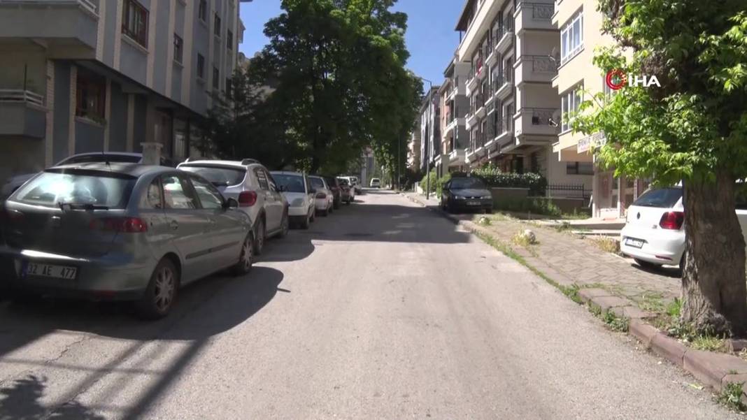 Onlarca aracın lastiğini fütursuzca kesip yoluna devam etti! O ilçede lastikçiler fazla mesai yaptı 2